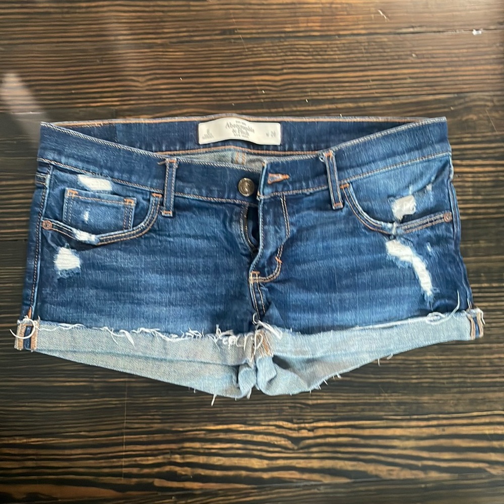 Abercrombie Shorts - Size 6 (W28)